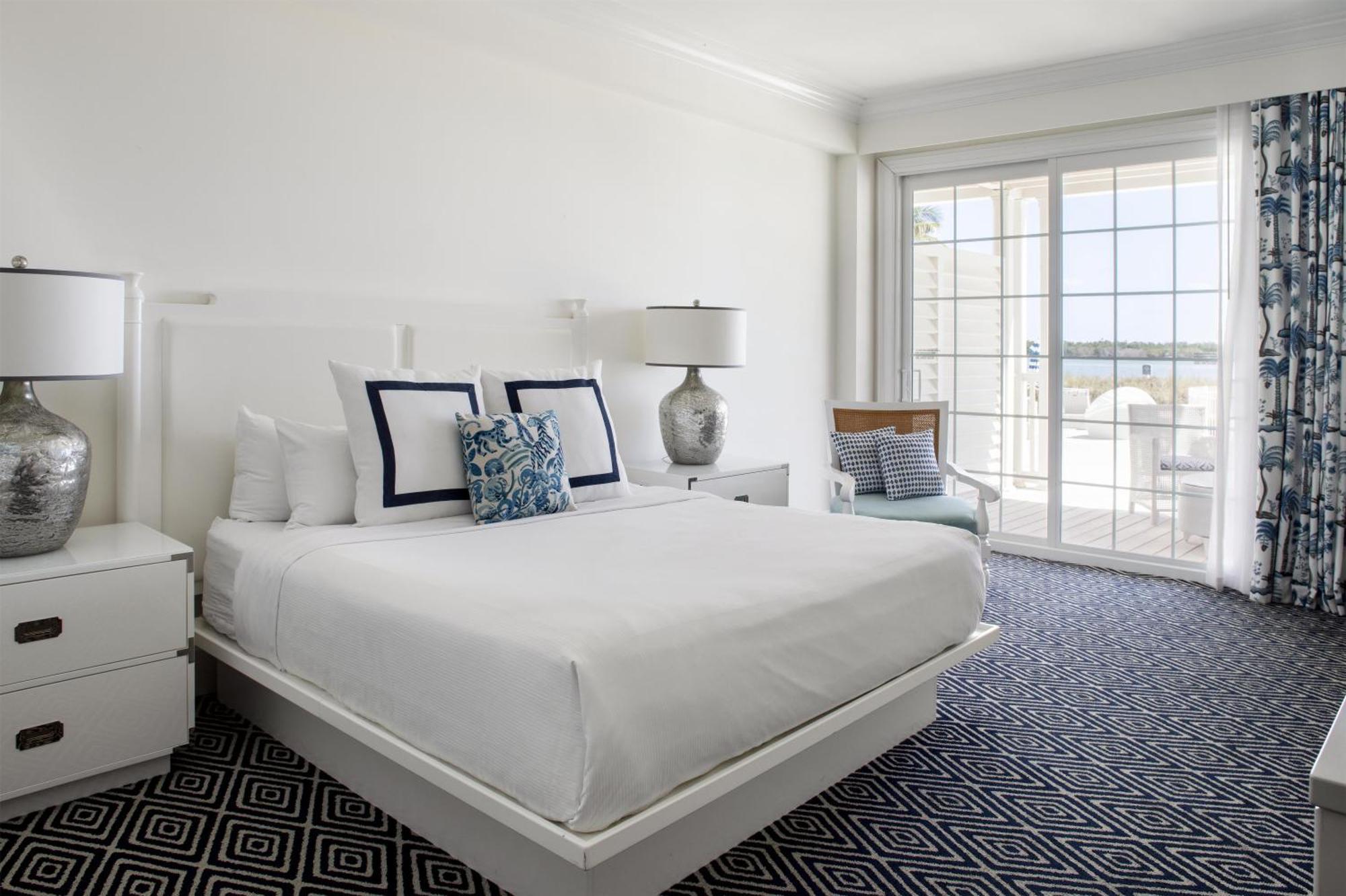Oceanfront Veranda Two Bedroom Guestroom One King Primary or One King Room