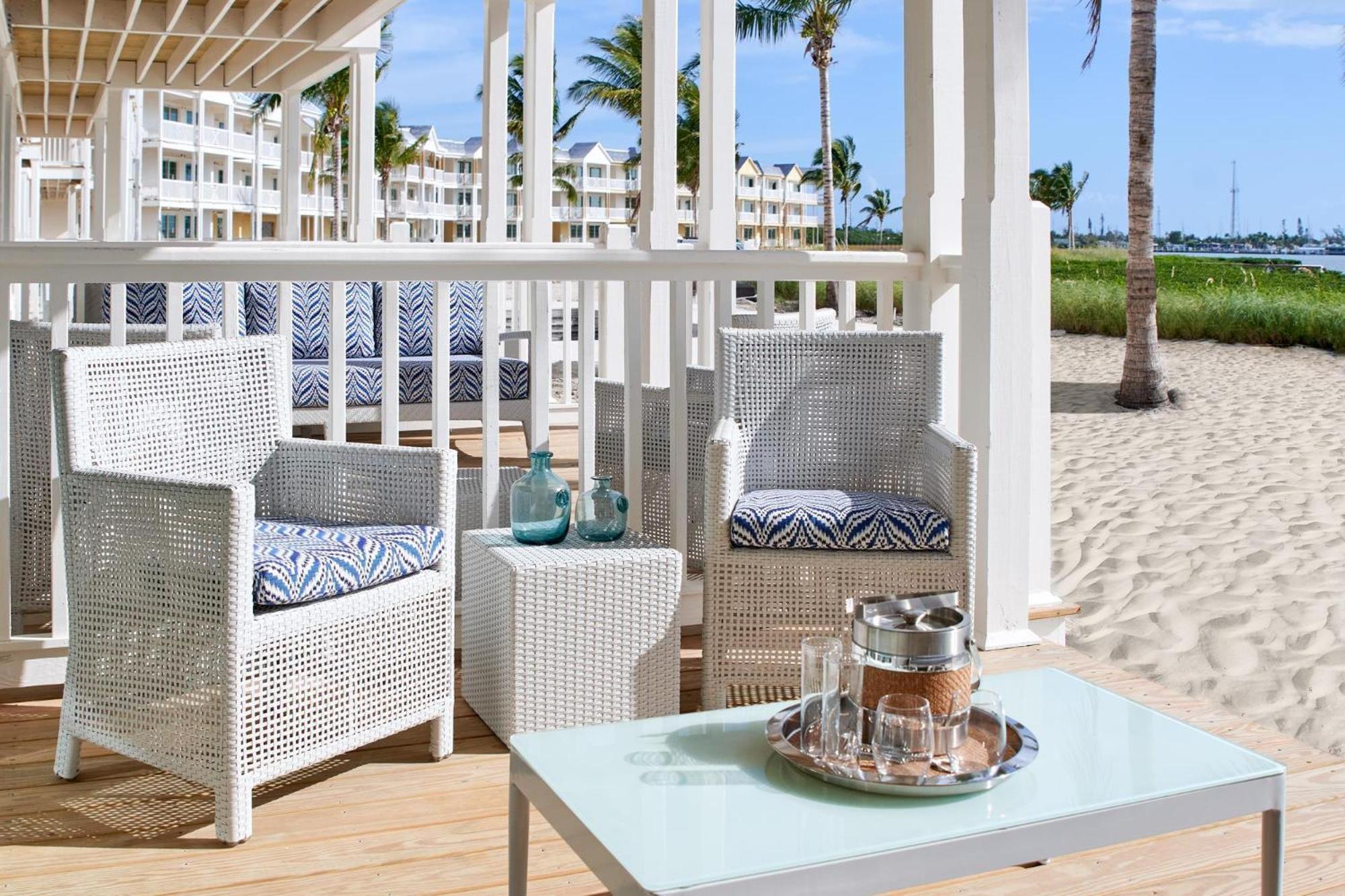 Oceanfront Veranda Two Bedroom Guestroom One King Primary or One King Room